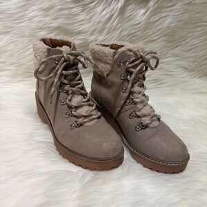 Women's Universal Threads Taupe Lace-Up Ankle Boots Size 6